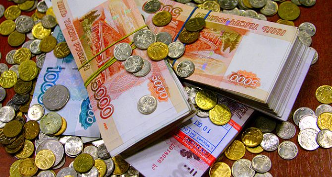Зарплаты бюджетникам и пенсии в самопровозглашенной ЛНР будут выплачивать в рублях