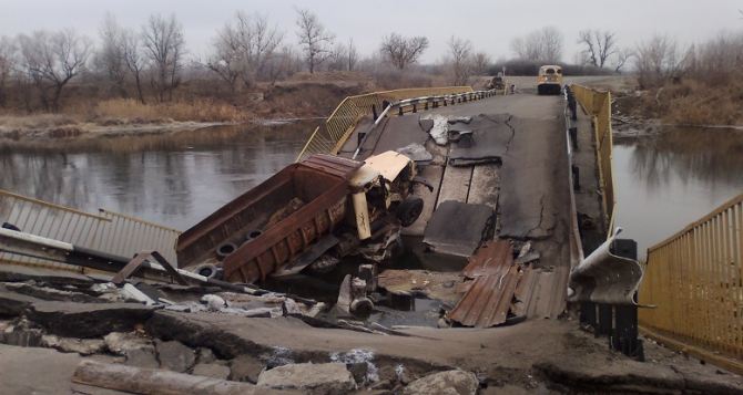 Подробности подрыва моста, соединяющего Луганск со Станицей Луганской