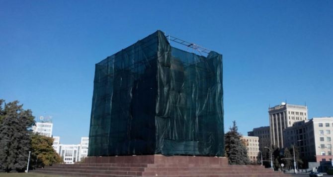 Суд отказался признать незаконным  снос памятника Ленину в Харькове