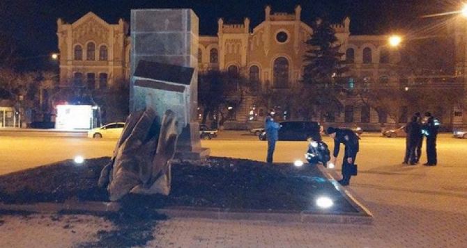 В Харькове за ночь снесли три памятника