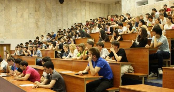 Каким будет конец учебного года для выпускников из самопровозглашенной ДНР?