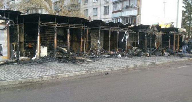 В Харькове сгорели торговые павильоны