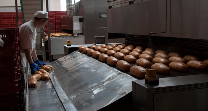 В Луганске ежесуточно выпекают 3 тонны социального хлеба