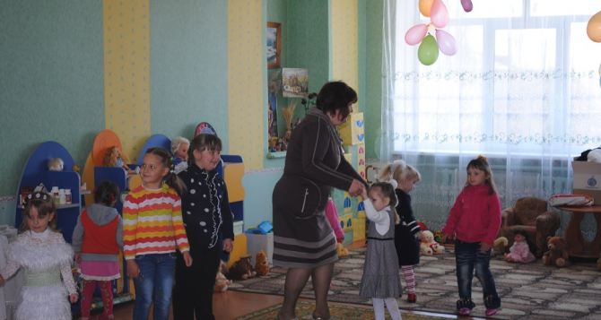 В Станице Луганской возобновили работу детского сада, закрытого из-за боевых действий