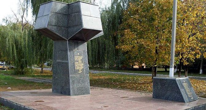 В Ровеньках отремонтировали памятник афганцам