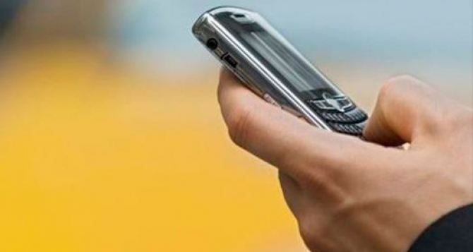 Военным в зоне АТО на Донбассе могут запретить пользоваться мобильными телефонами