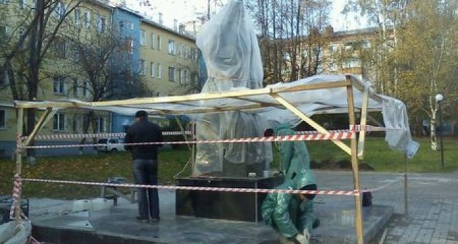 В Донецке отремонтирует памятник и братскую могилу советских воинов Южного фронта
