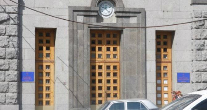 Со здания Харьковского горсовета сняли коммунистическую символику