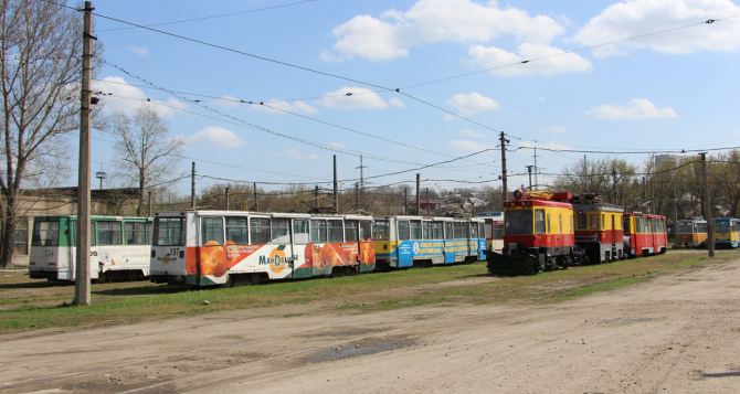 Трамвай №5 в Луганске не вышел на маршрут: неизвестные повредили колею