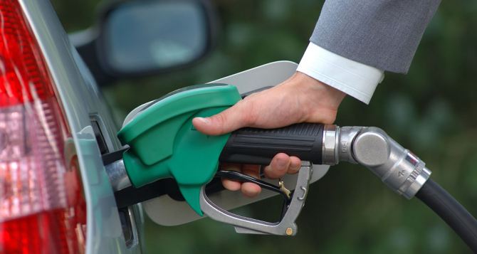 В самопровозглашенной ДНР зафиксировали минимальную стоимость бензина — 17,70 грн. за литр