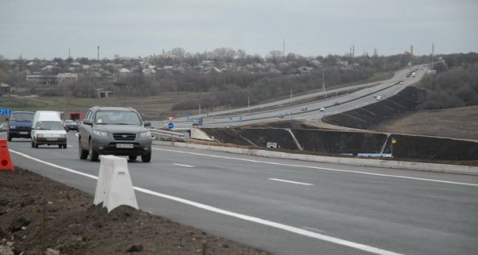 В Луганской области за 14 дней хотят завершить ремонт трассы, по которой идут гумконвои из РФ