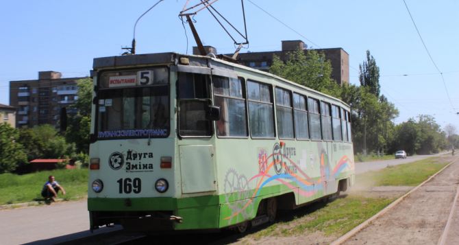 В Луганске на маршрутах работают 5 трамваев и 15 троллейбусов