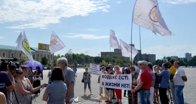 В Харькове митинговали таксисты
