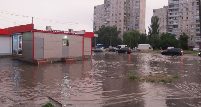 Ливень в Харькове. Часть города затопило