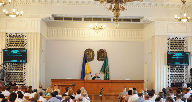 Депутатам Харьковского горсовета вручили повестки прямо на сессии