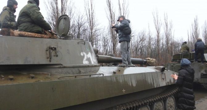 В ЛНР рассказали, когда отведут от линии фронта вооружение калибром менее 100 мм
