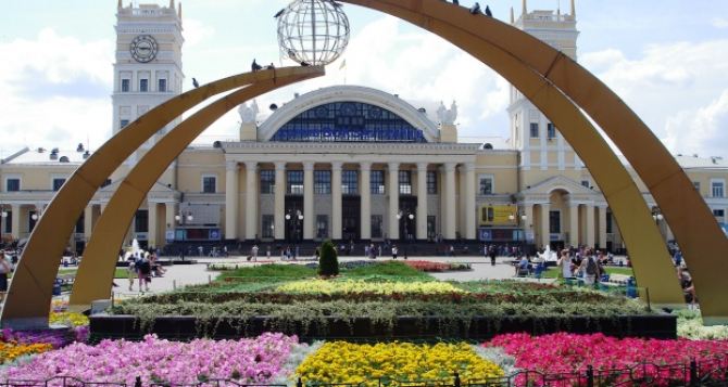 В Харькове на Южном вокзале ищут взрывчатку