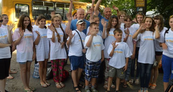 Школьники из Станицы Луганской поехали отдыхать на Западную Украину