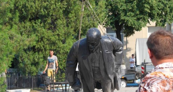 В Дружковке Донецкой области демонтировали памятник Ленину