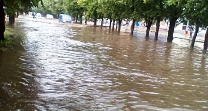 Ливень затопил улицы Харькова в считанные минуты