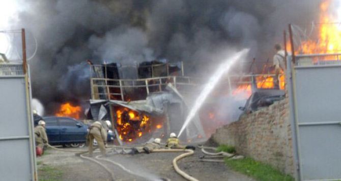 В Харькове на СТО сгорели семь автомобилей. Есть пострадавшие