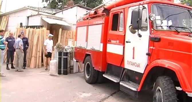 На Центральном рынке Луганска выявили ряд нарушений требований пожарной безопасности