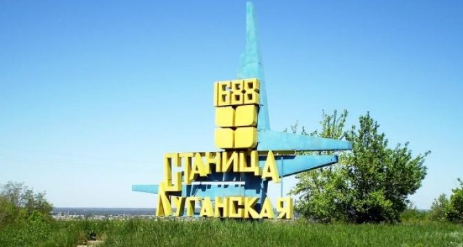 В Станично-Луганском районе под обстрел попал «Урал» с военными
