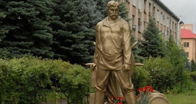 В Луганске вернут на место памятник Павлу Луспекаеву