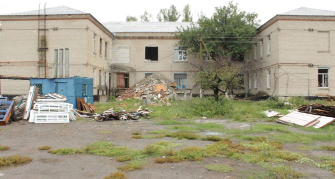 В ЛНР обещают восстановить разрушенную школу в Хрящеватом к 1 сентября (фото)