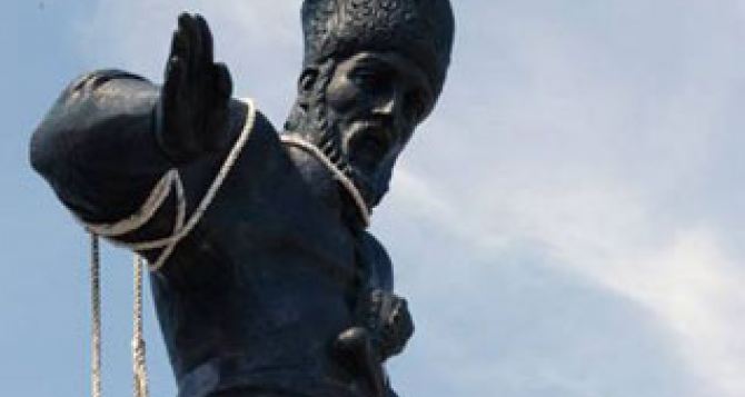 Кернес забрал из Севастополя памятник гетману  Сагайдачному