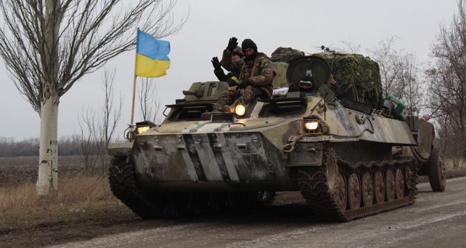 Украина отведет тяжелую технику и артиллерию от линии соприкосновения в зоне АТО