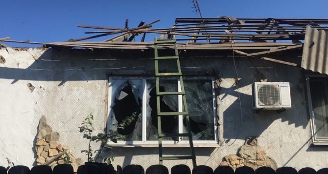 Последствия обстрела Тошковки в Луганской области (фото)
