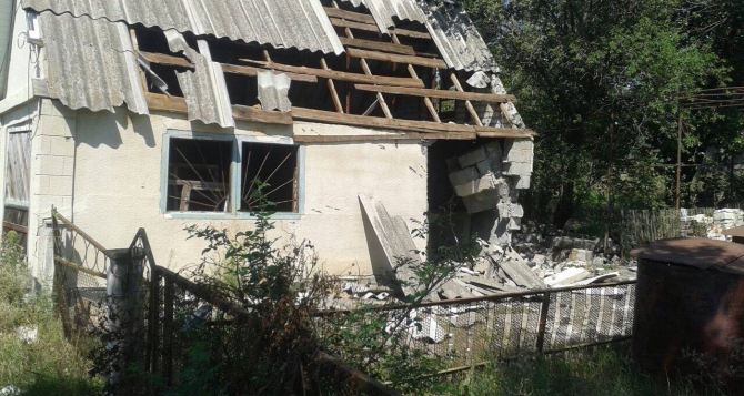 Последствия обстрелов поселка Гранитное Донецкой области (фото)