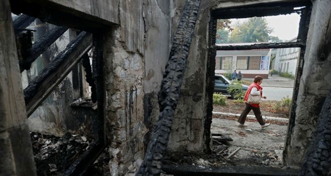 Украина, несмотря на помощь ЕС и США, не начала восстановление жилья на Донбассе. — Общественник