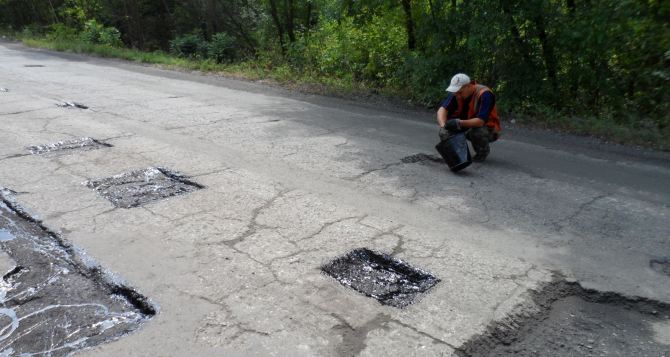 В самопровозглашенной ДНР ремонтируют автодорогу к пункту пропуска «Успенка»