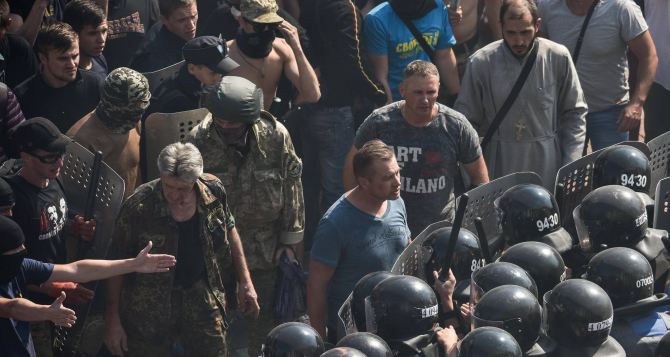 Мэр Киева сообщил, что во время столкновений под Радой есть погибший