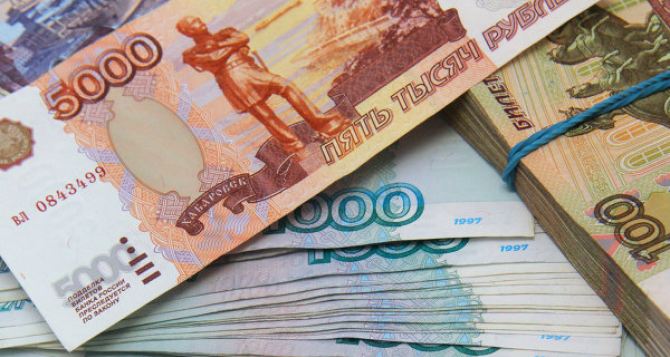 Жителям Луганска советуют менять гривну и расплачиваться в магазинах рублями