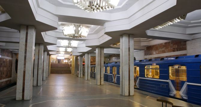 Харьковское метро перевезло за 6 месяцев больше 100 миллионов пассажиров