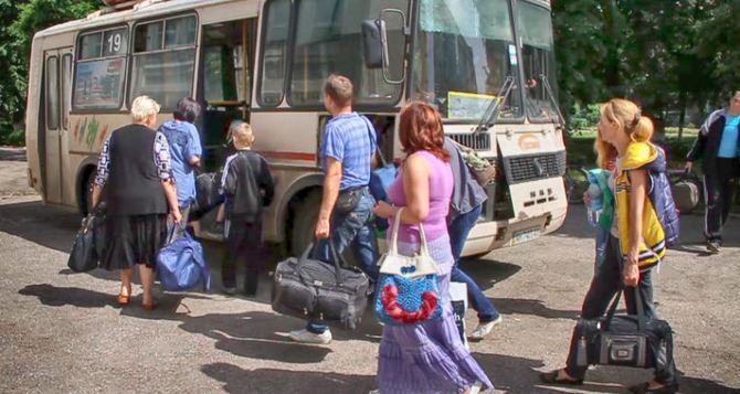 «К преступлениям не причастен»: переселенцам из Донбасса нужна будет новая справка