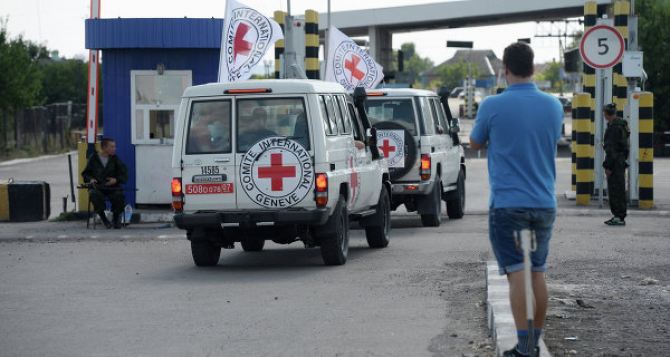 Красный Крест возобновил доставку гуманитарной помощи на Донбасс
