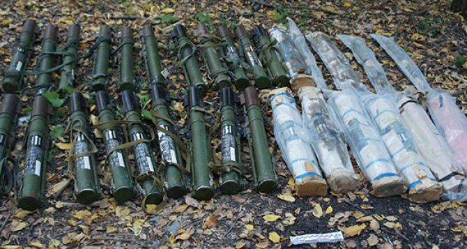 В Северодонецке обнаружили тайник с оружием и боеприпасами (фото, видео)