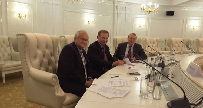 Контактная группа подписала соглашение об отводе техники на Донбассе