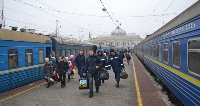 В Донецкой области зарегистрировано  тыс переселенцев половина из них социальные туристы