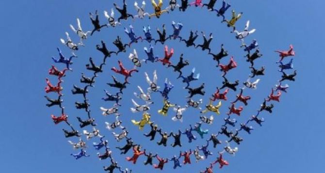 Харьковчане установили мировой рекорд в парашютном спорте