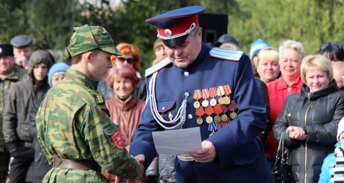 В Луганске прошла церемония посвящения в кадеты (фото)