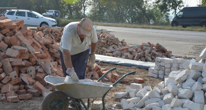 На Донбассе продолжаются ремонтно-восстановительные работы (фото)