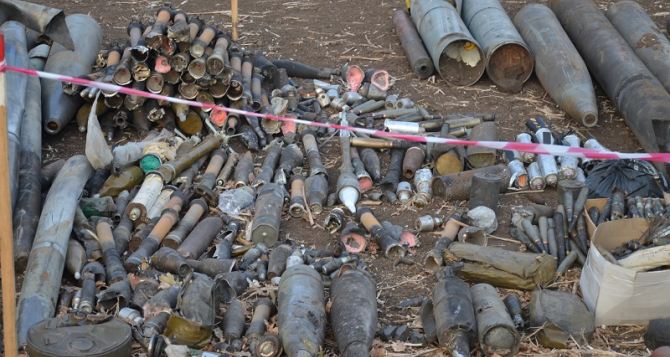 В Сватово слышны взрывы: продолжается уничтожение боеприпасов (фото)