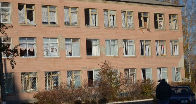 В пострадавшем от взрывов и пожара Сватово начали восстанавливать школы