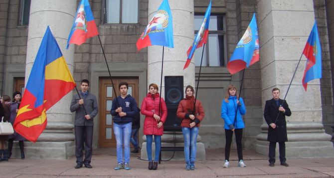 Жители Краснодона отметили День народного единства (фото)