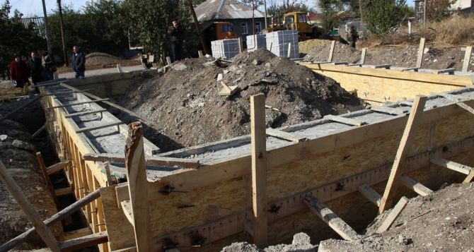 В Краснодонском районе восстанавливают дома, поврежденные обстрелами